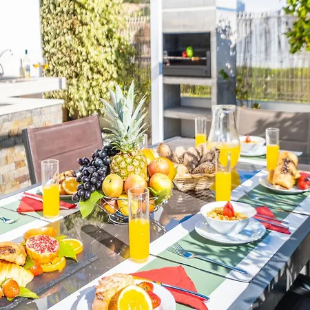 Villa Holiday Home In Albufeira Near Marina & Pool Albufeira